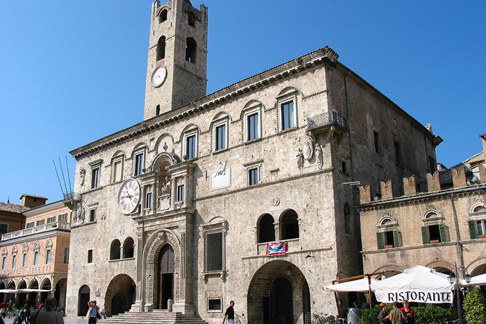palazzo dei capitani ascoli piceno