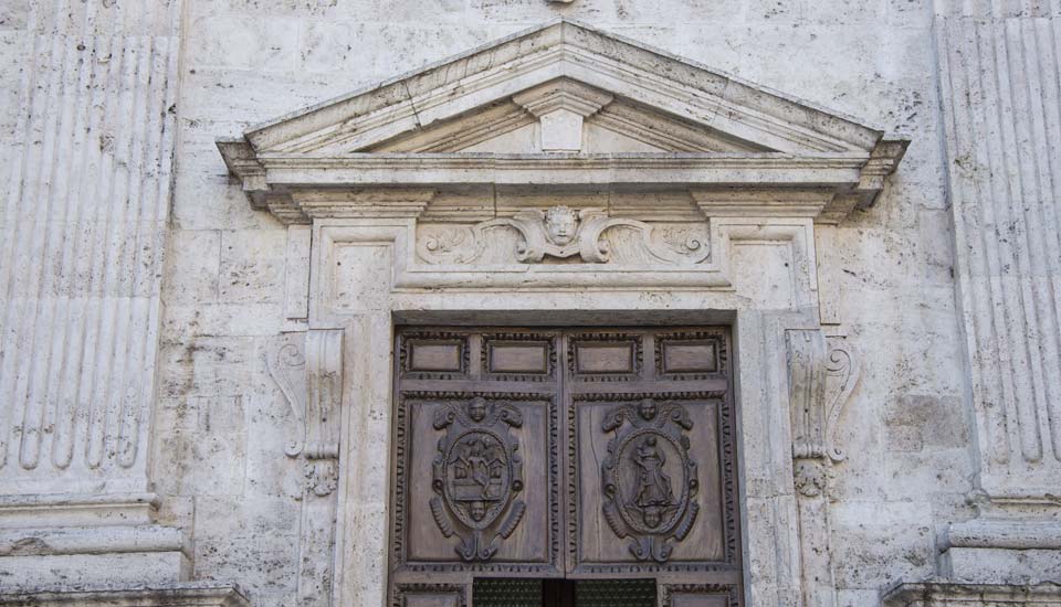 Chiesa di Santa Maria della Carità - Portone